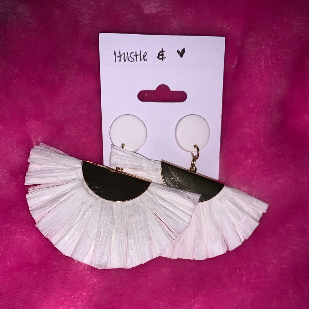 Hand made 
Hustle & HEART 
🚨